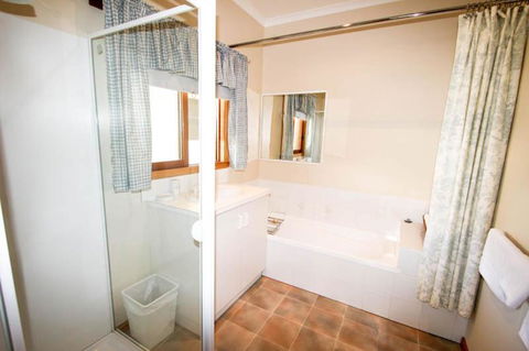 Bright Country Home - Travel Search 5