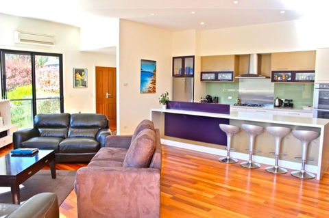 Gumtree Villa - Travel Search 5