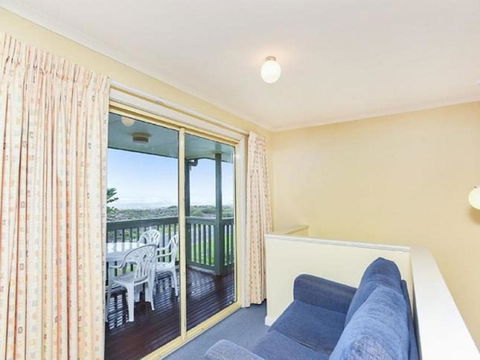 Tahren Beachfront Shack - Travel Agents 5