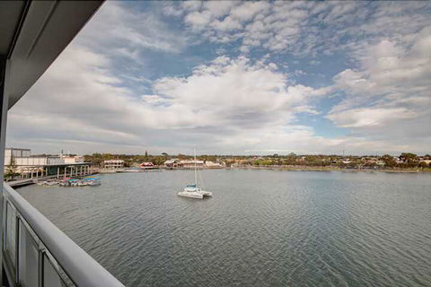 Bridgepoint 502 - Cruises Travel 1
