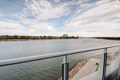 Bridgepoint 502 - Cruises Travel 2