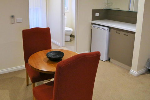 Allansford Hotel Motel - Cruises Travel 1