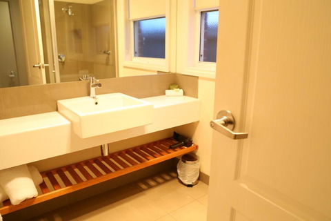 Allansford Hotel Motel - Cruises Travel 6