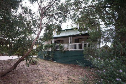 Cliff House Cottage - Travel Search 1