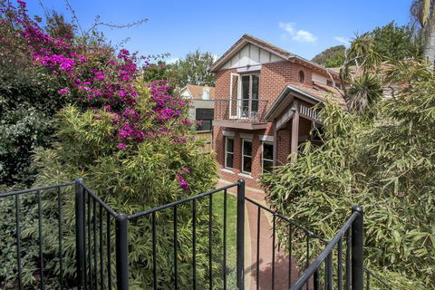 Little St Kilda - Travel Agents 6