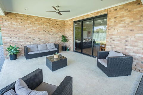 Barossa Family Holiday Home - Travel Agents 6