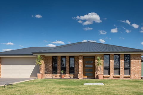 Barossa Family Holiday Home - Travel Agents 5