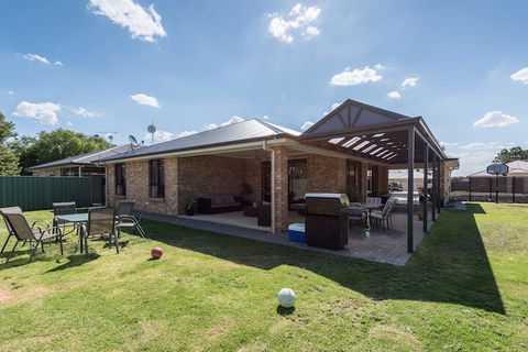 Barossa Family Holiday Home - Travel Agents 2