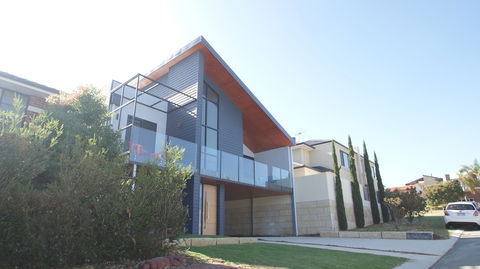 Sunset Place Apartments - Travel Agents 1