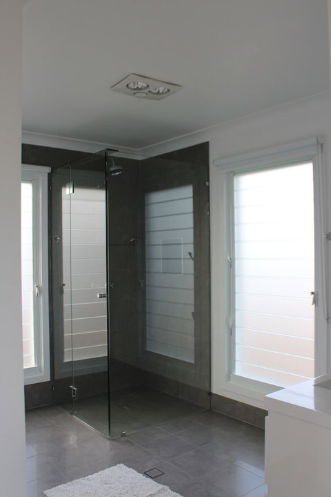 Red Waratah - Travel Agents 1