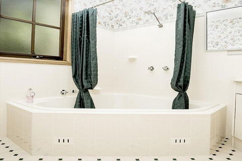 Kalimna Spa Room - Tourism Guide 2
