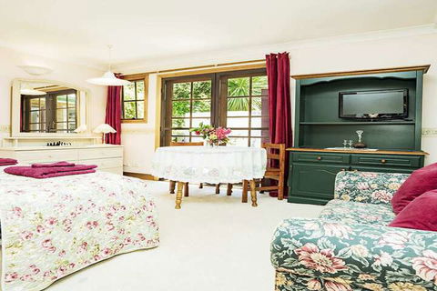 Kalimna Spa Room - Tourism Guide 4