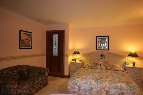 Kalimna Spa Room - Tourism Guide 3