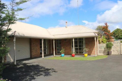 Stylish 2 Bedroom Unit - Travel Agents 0