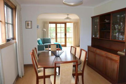 Stylish 2 Bedroom Unit - Travel Agents 3