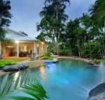 Sandwater Tropical beachside holiday house