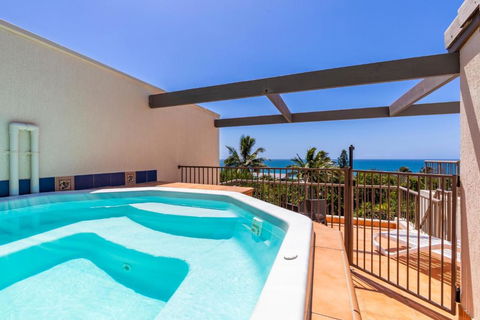 Comfortable & Stylish With Rooftop Spa - Travel Search 7