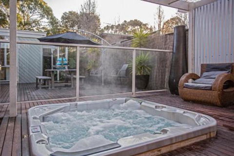 Iona Beach House Cowes - Travel Agents 0
