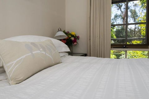 Hollyhock B&B - Tourism Guide 6
