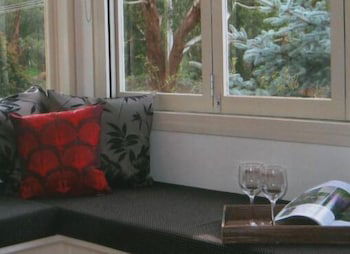 Hollyhock B&B - Tourism Guide 1