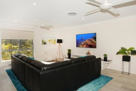 Palm 95 Modern 4 BDRM Home With Pool - Travel Agents 2