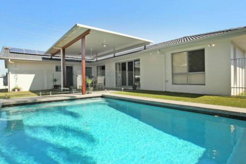 Palm 95 Modern 4 BDRM Home With Pool - Travel Agents 0