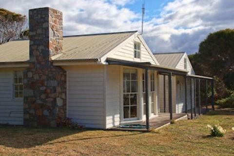 White Shell Cottage - Tourism Guide 0