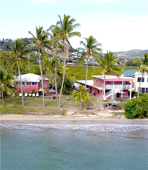 Seaspray Waterfront Holiday Units - Cruises Travel 2