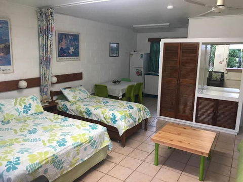 Seaspray Waterfront Holiday Units - Cruises Travel 6