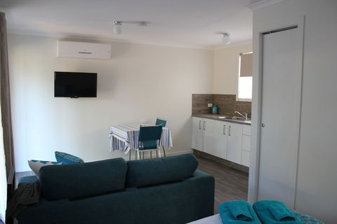 Silver Wattle Caravan Park - Travel Search 2