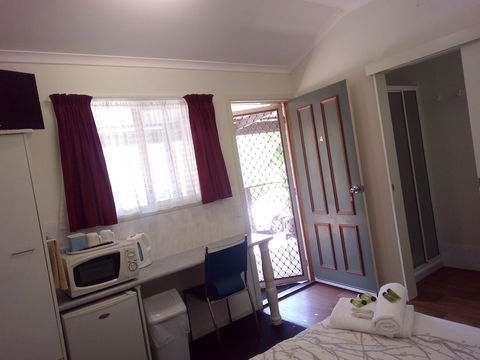 Silver Wattle Caravan Park - Travel Search 4