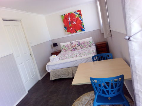 Silver Wattle Caravan Park - Travel Search 1
