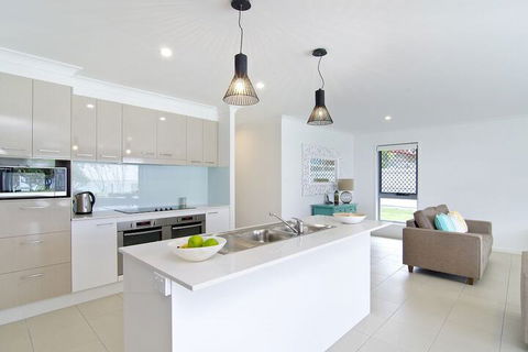 Sentosa At Tugun Beachfront Holiday Home - Tourism Guide 7