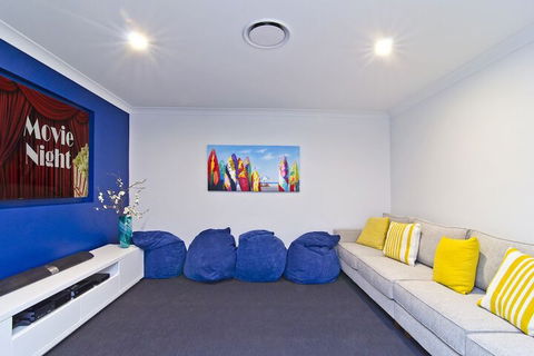 Sentosa At Tugun Beachfront Holiday Home - Tourism Guide 2