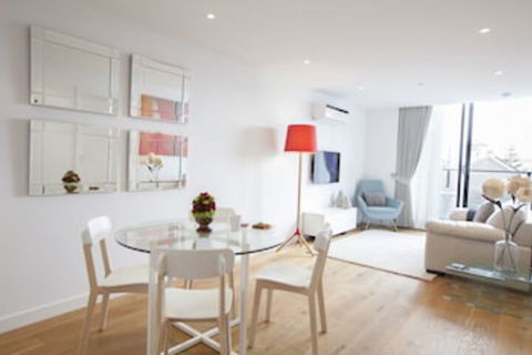 Boutique Stays - Sea Breeze, Port Melbourne - Travel Search 0
