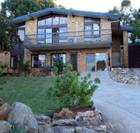 Alpine Apartment Great location with views of Lake Jindabyne - Travel Agents