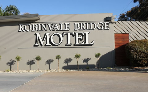 Robinvale Bridge Motel - Travel Agents 0