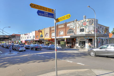 4 BR Apartment Short Walk To Bondi Beach - Tourism Guide 1