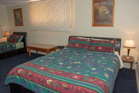 Chrissie's Dongara - Pet Friendly - Travel Agents 0