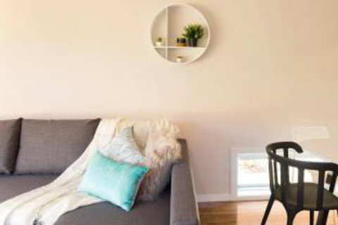 New Designer Home + Parking + Close To Airport - Travel Agents 1