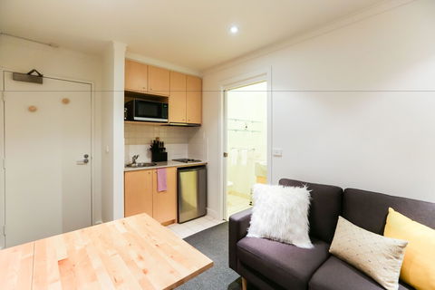 WILLOW, Carlton Studio Apartment - Tourism Guide 1