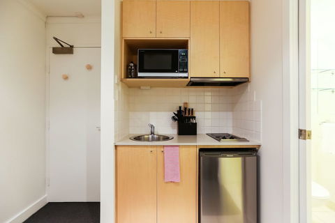 WILLOW, Carlton Studio Apartment - Tourism Guide 3