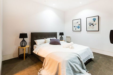 SOPHIA, 2BDR North Melbourne House - Tourism Guide 4