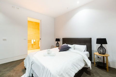 SOPHIA, 2BDR North Melbourne House - Tourism Guide 6
