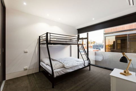 SOPHIA, 2BDR North Melbourne House - Tourism Guide 1