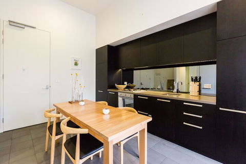 GEORGE, 1BDR North Melbourne Apartment - Travel Search 3