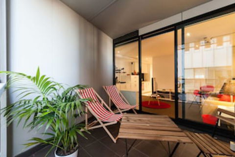 CLARK, 1BDR Melbourne Apartment - Tourism Guide 0
