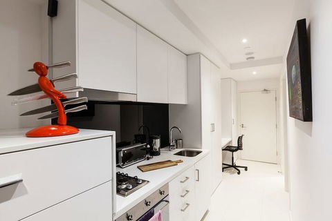 CLARK, 1BDR Melbourne Apartment - Tourism Guide 4