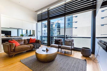 EVAN, 1BDR Southbank Apartment - Travel Search 0