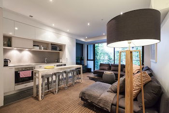 ZACH, 1BDR St.Kilda Apartment - Tourism Guide 1